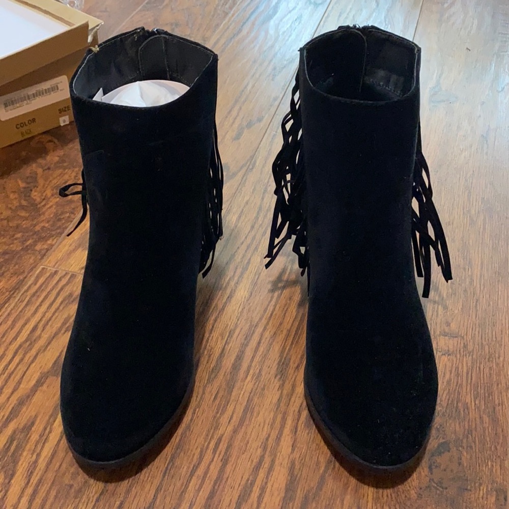 Black suede boots with fringe. Size 9. Brand bonnilel. NWOT